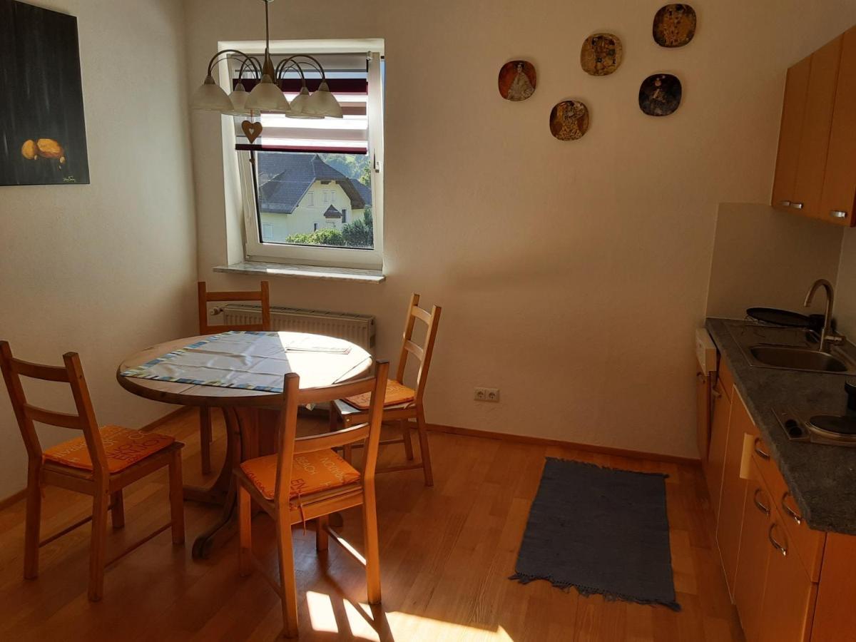 Apartment - Ferienwohnung 2 Treffen Am Ossiachersee Exteriör bild
